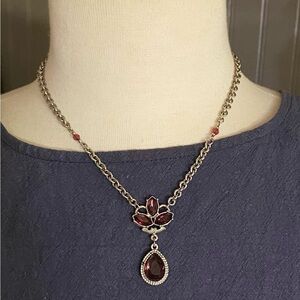 Vintage 1928 magenta purple silver tone necklace